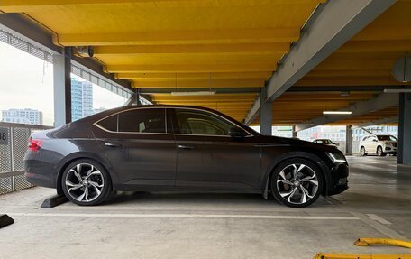 Skoda Superb III рестайлинг, 2018 год, 2 400 000 рублей, 3 фотография