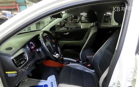 KIA Stonic, 2020 год, 1 520 000 рублей, 6 фотография