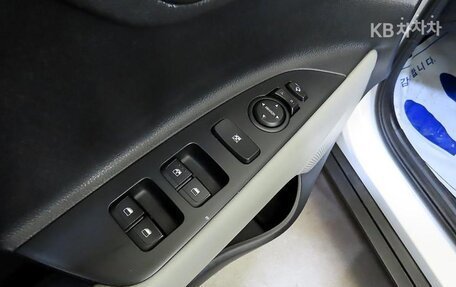 KIA Stonic, 2020 год, 1 520 000 рублей, 15 фотография
