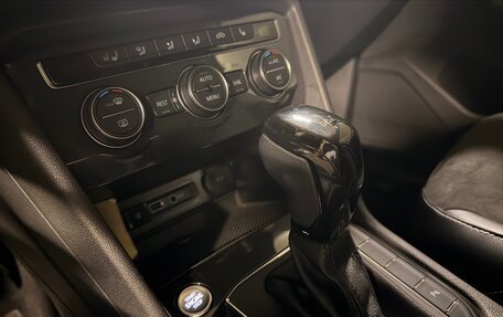 Volkswagen Tiguan II, 2020 год, 3 150 000 рублей, 6 фотография