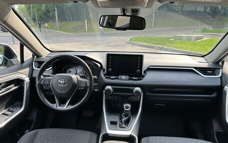 Toyota RAV4, 2021 год, 3 400 000 рублей, 8 фотография