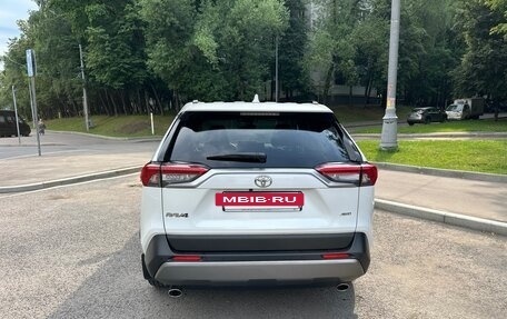 Toyota RAV4, 2021 год, 3 400 000 рублей, 4 фотография