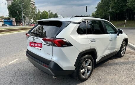 Toyota RAV4, 2021 год, 3 400 000 рублей, 5 фотография
