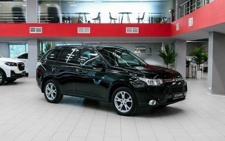 Mitsubishi Outlander III рестайлинг 3, 2013 год, 1 390 000 рублей, 3 фотография