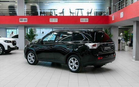 Mitsubishi Outlander III рестайлинг 3, 2013 год, 1 390 000 рублей, 4 фотография