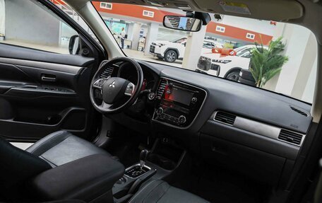 Mitsubishi Outlander III рестайлинг 3, 2013 год, 1 390 000 рублей, 9 фотография