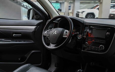 Mitsubishi Outlander III рестайлинг 3, 2013 год, 1 390 000 рублей, 10 фотография