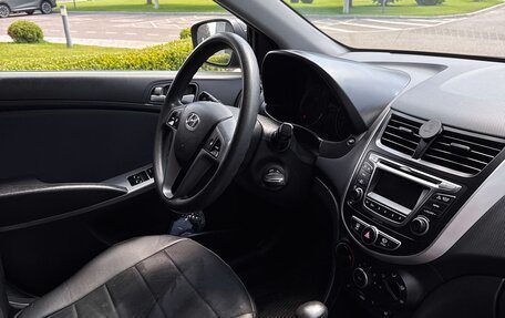 Hyundai Solaris II рестайлинг, 2015 год, 1 149 000 рублей, 24 фотография