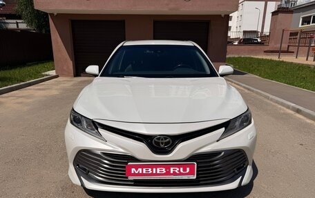 Toyota Camry, 2018 год, 2 350 000 рублей, 1 фотография