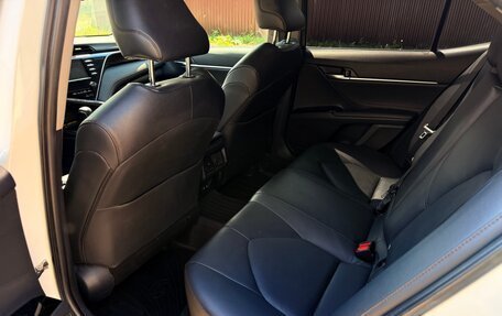 Toyota Camry, 2018 год, 2 350 000 рублей, 24 фотография