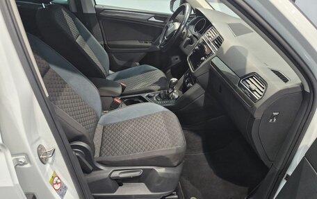 Volkswagen Tiguan II, 2019 год, 2 550 000 рублей, 26 фотография