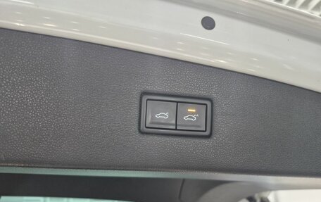 Volkswagen Tiguan II, 2019 год, 2 550 000 рублей, 30 фотография
