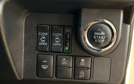 Toyota Roomy I, 2018 год, 1 095 000 рублей, 9 фотография