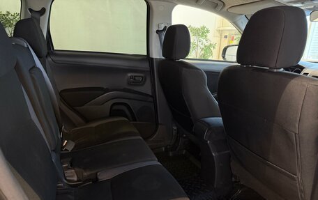 Mitsubishi Outlander III рестайлинг 3, 2010 год, 930 000 рублей, 10 фотография
