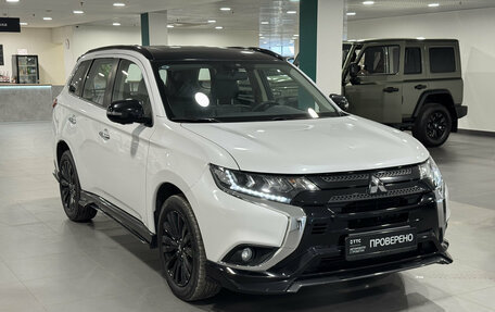 Mitsubishi Outlander III рестайлинг 3, 2022 год, 3 250 000 рублей, 3 фотография