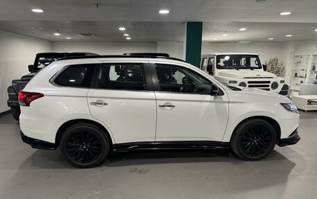 Mitsubishi Outlander III рестайлинг 3, 2022 год, 3 250 000 рублей, 5 фотография