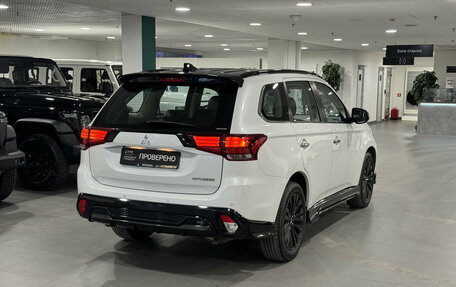 Mitsubishi Outlander III рестайлинг 3, 2022 год, 3 250 000 рублей, 6 фотография