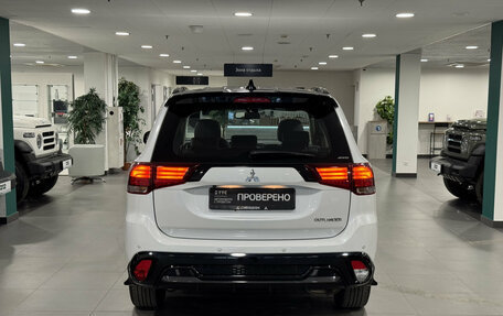Mitsubishi Outlander III рестайлинг 3, 2022 год, 3 250 000 рублей, 7 фотография