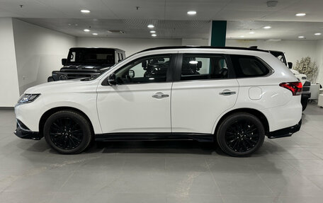 Mitsubishi Outlander III рестайлинг 3, 2022 год, 3 250 000 рублей, 10 фотография