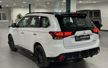 Mitsubishi Outlander III рестайлинг 3, 2022 год, 3 250 000 рублей, 8 фотография