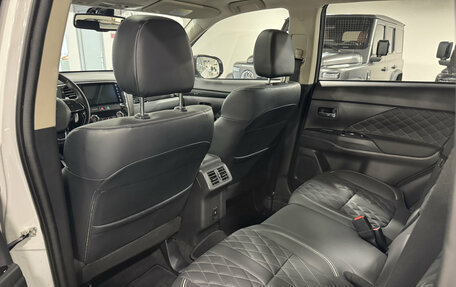 Mitsubishi Outlander III рестайлинг 3, 2022 год, 3 250 000 рублей, 15 фотография