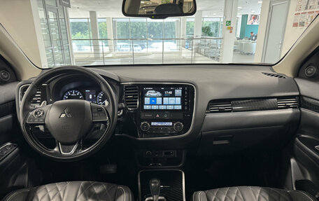 Mitsubishi Outlander III рестайлинг 3, 2022 год, 3 250 000 рублей, 17 фотография