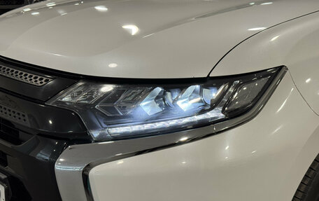 Mitsubishi Outlander III рестайлинг 3, 2022 год, 3 250 000 рублей, 21 фотография