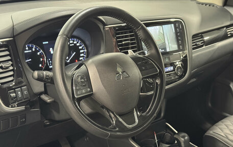 Mitsubishi Outlander III рестайлинг 3, 2022 год, 3 250 000 рублей, 20 фотография
