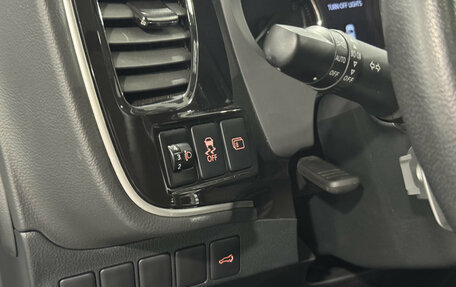 Mitsubishi Outlander III рестайлинг 3, 2022 год, 3 250 000 рублей, 26 фотография