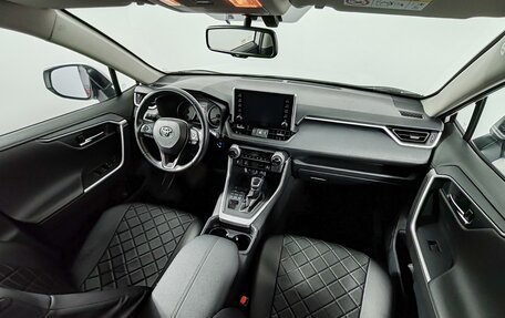 Toyota RAV4, 2021 год, 2 999 000 рублей, 11 фотография