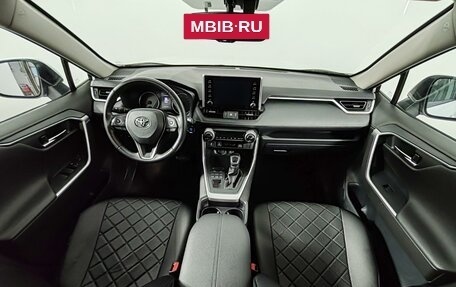 Toyota RAV4, 2021 год, 2 999 000 рублей, 14 фотография