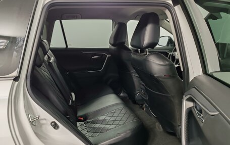 Toyota RAV4, 2021 год, 2 999 000 рублей, 22 фотография