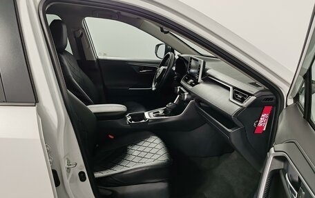 Toyota RAV4, 2021 год, 2 999 000 рублей, 21 фотография