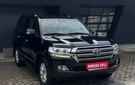 Toyota Land Cruiser 200, 2018 год, 6 749 000 рублей, 4 фотография