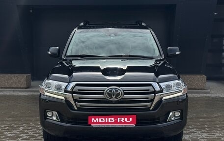 Toyota Land Cruiser 200, 2018 год, 6 749 000 рублей, 3 фотография