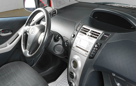 Toyota Yaris III рестайлинг, 2006 год, 499 000 рублей, 11 фотография