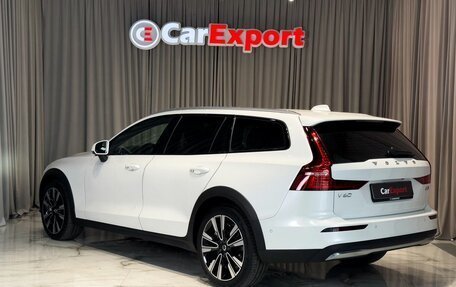 Volvo V60 Cross Country II, 2024 год, 5 600 000 рублей, 6 фотография