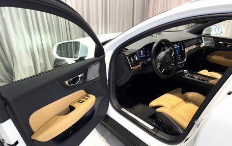 Volvo V60 Cross Country II, 2024 год, 5 600 000 рублей, 12 фотография