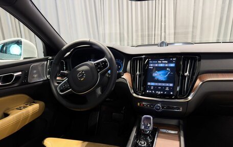 Volvo V60 Cross Country II, 2024 год, 5 600 000 рублей, 17 фотография