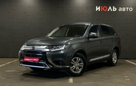 Mitsubishi Outlander III рестайлинг 3, 2018 год, 2 100 000 рублей, 1 фотография