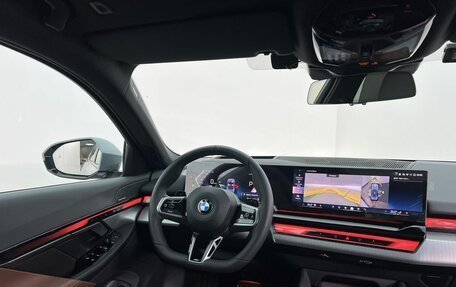 BMW 5 серия, 2025 год, 8 880 000 рублей, 10 фотография