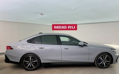 BMW 5 серия, 2025 год, 8 880 000 рублей, 6 фотография