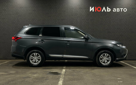 Mitsubishi Outlander III рестайлинг 3, 2018 год, 2 100 000 рублей, 4 фотография