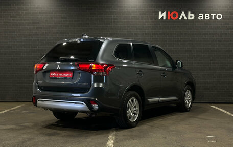 Mitsubishi Outlander III рестайлинг 3, 2018 год, 2 100 000 рублей, 5 фотография