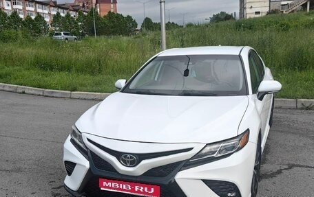 Toyota Camry, 2019 год, 1 050 000 рублей, 1 фотография