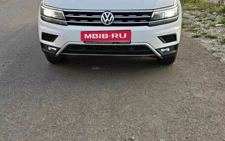 Volkswagen Tiguan II, 2019 год, 2 850 000 рублей, 2 фотография