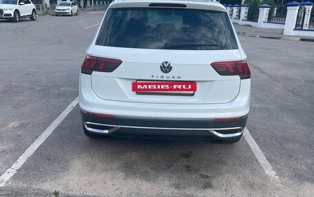 Volkswagen Tiguan II, 2021 год, 2 500 000 рублей, 2 фотография