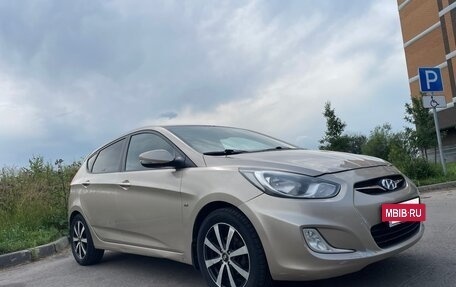 Hyundai Solaris II рестайлинг, 2012 год, 660 000 рублей, 2 фотография
