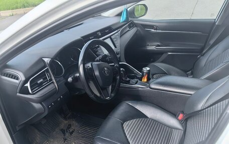 Toyota Camry, 2019 год, 1 050 000 рублей, 8 фотография