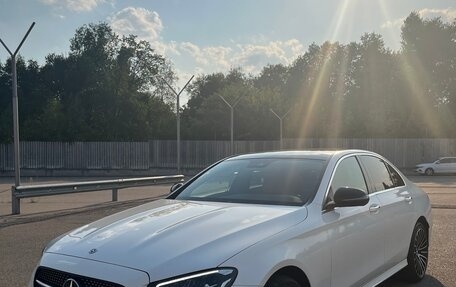 Mercedes-Benz E-Класс, 2021 год, 4 250 000 рублей, 1 фотография